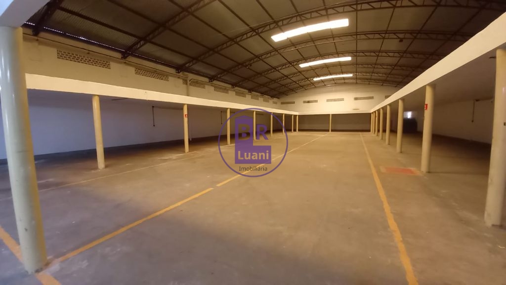 Galpão 980 m² sendo 800m² a.util 500m² mesanino pé-direito d