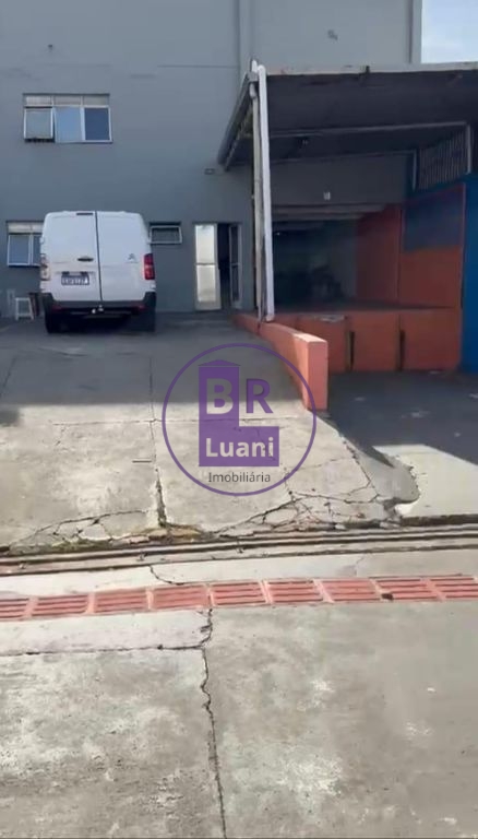 Galpão 980 m² sendo 800m² a.util 500m² mesanino pé-direito d