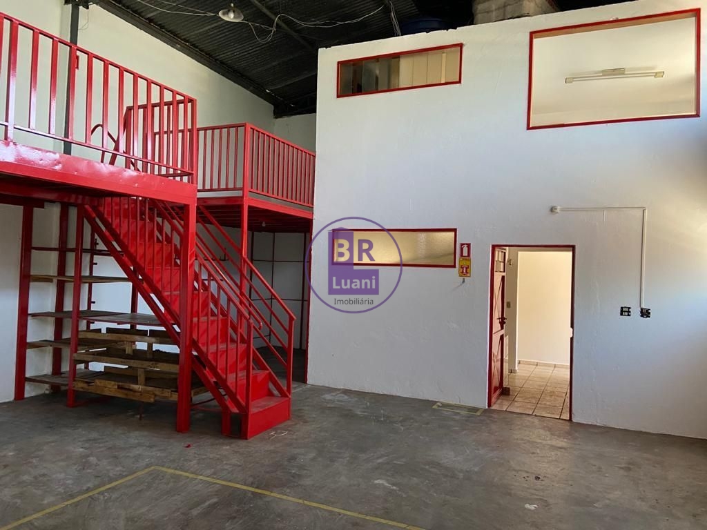Galpão/barracão de esquina na zona leste 218,47m2 útil av. A