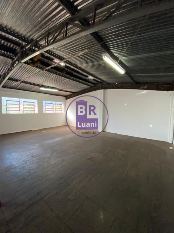 Galpão/barracão de esquina na zona leste 218,47m2 útil av. A