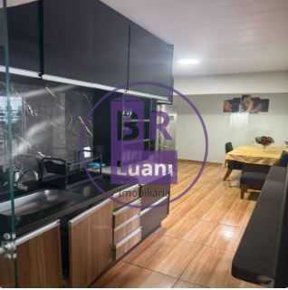Casa 250m² quartos (1 suíte) cozinha planejada piscina churr
