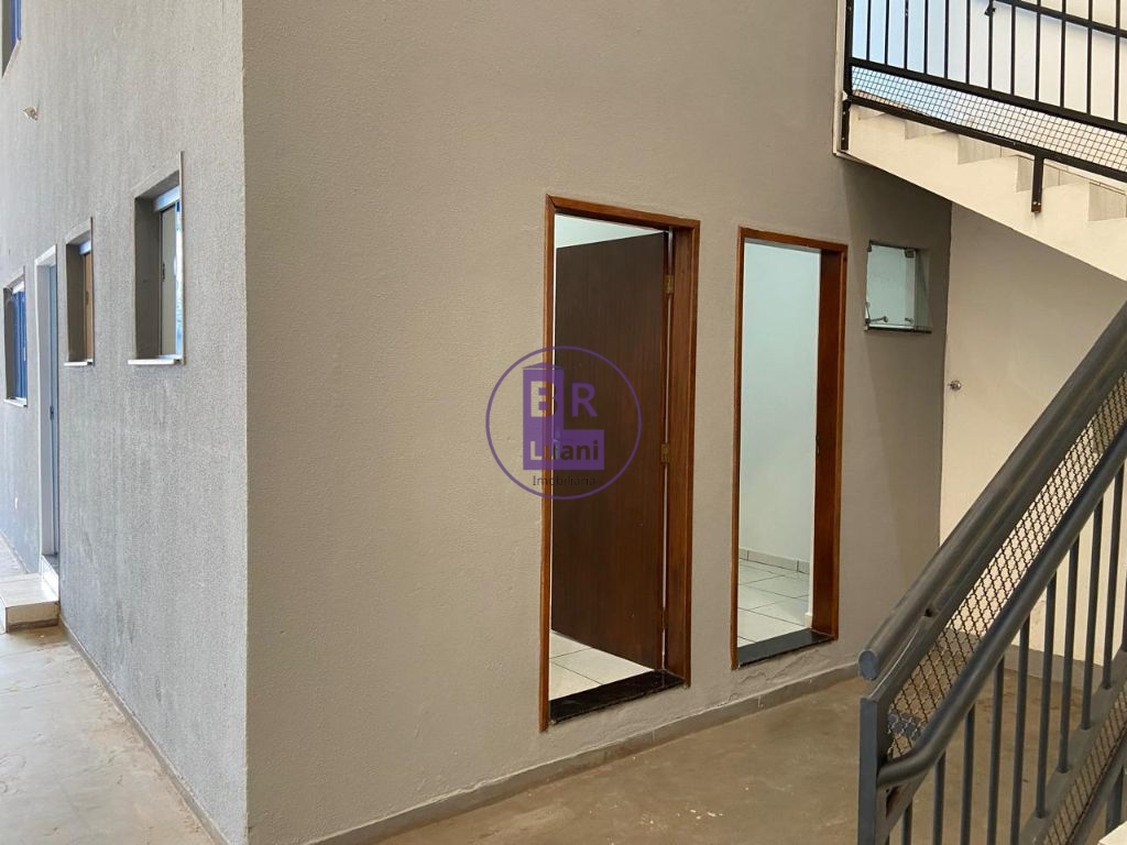 Aluga/vende barracão 650m² mezanino de 50m² pé direito 9m zo