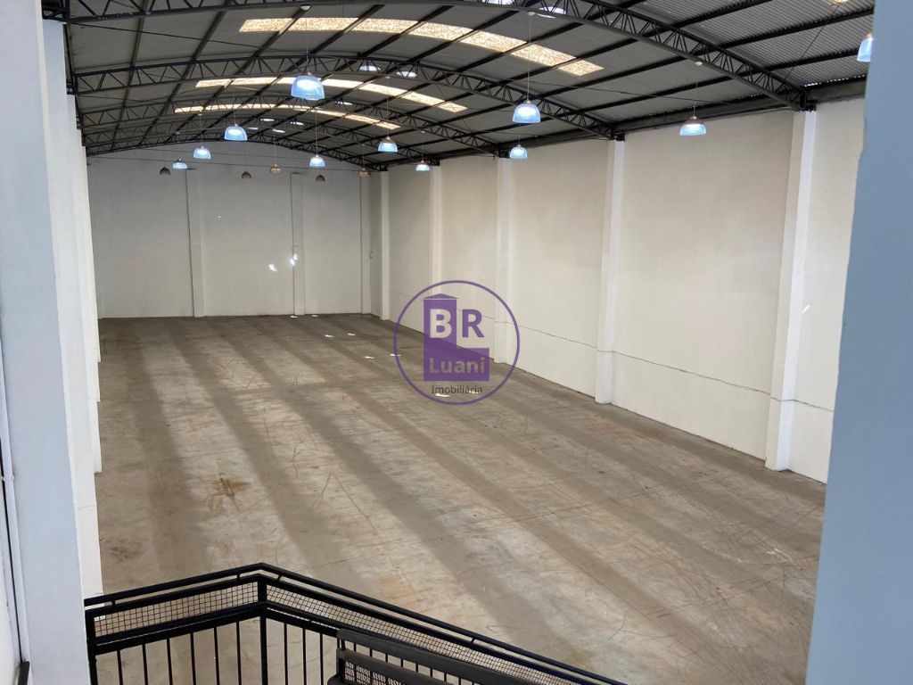 Aluga/vende barracão 650m² mezanino de 50m² pé direito 9m zo