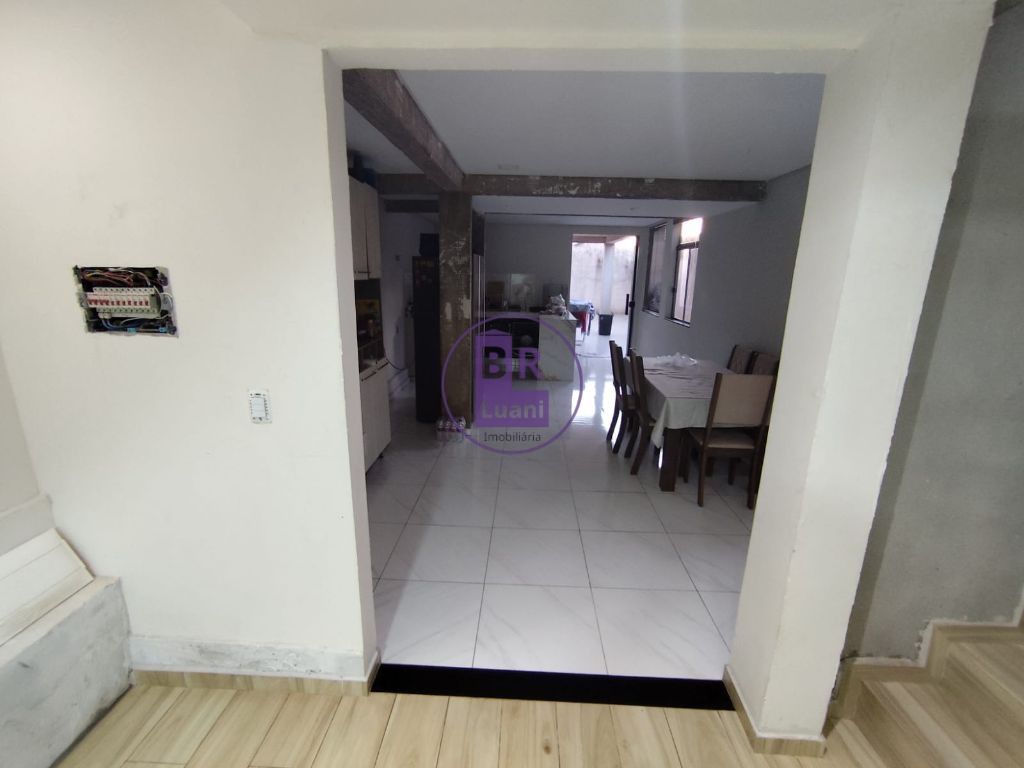 Lindo sobrado com espaço ideal, 3 dormitórios sendo 1 suíte 