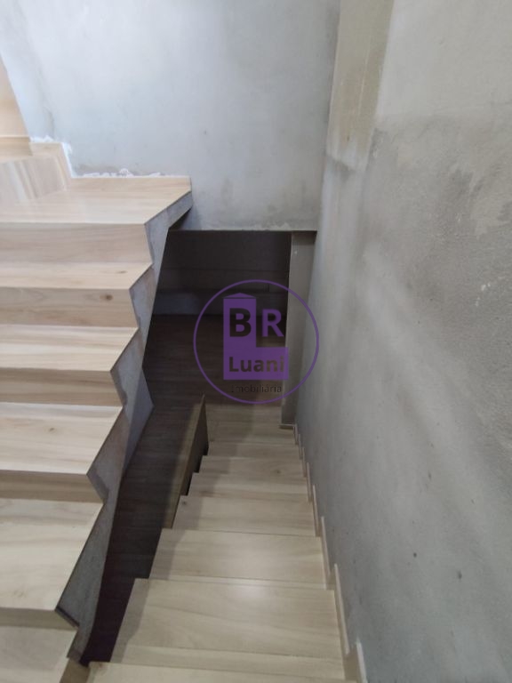 Lindo sobrado com espaço ideal, 3 dormitórios sendo 1 suíte 