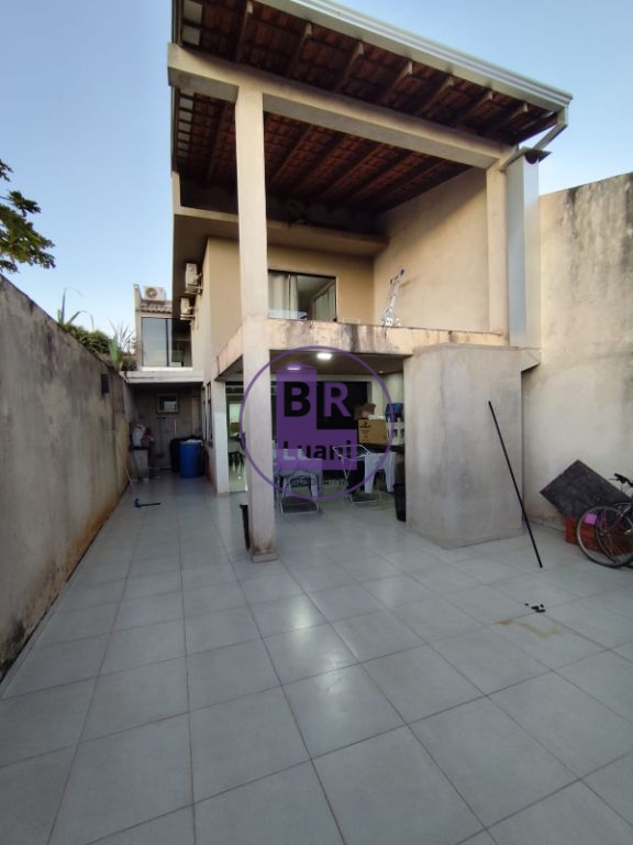 Lindo sobrado com espaço ideal, 3 dormitórios sendo 1 suíte 