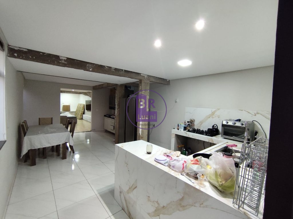 Lindo sobrado com espaço ideal, 3 dormitórios sendo 1 suíte 
