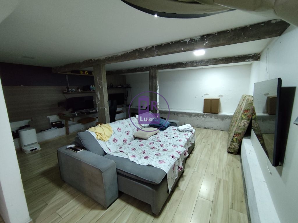 Lindo sobrado com espaço ideal, 3 dormitórios sendo 1 suíte 