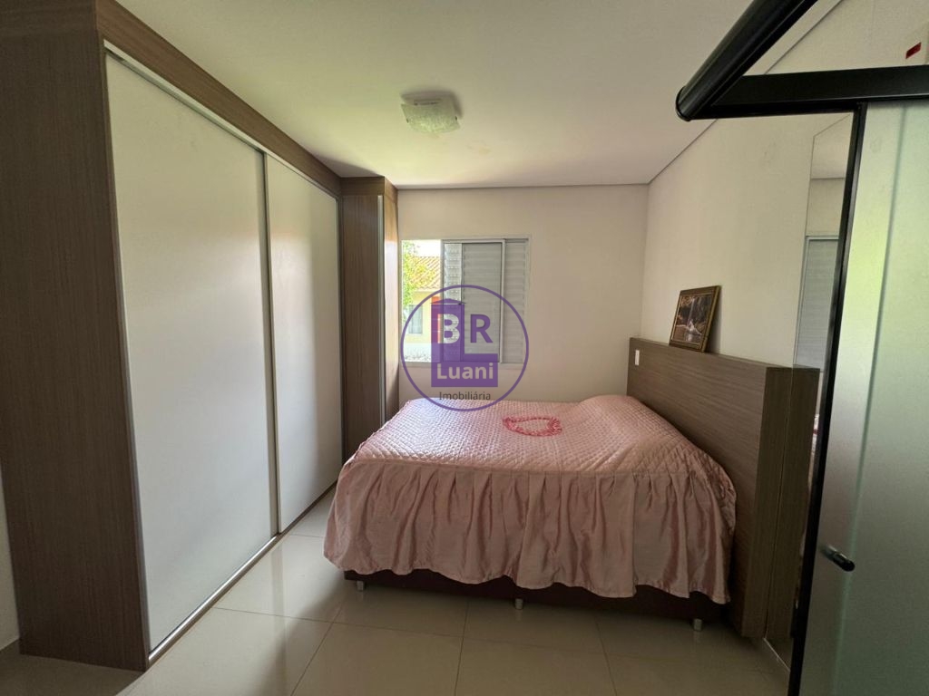 Casa à venda em condomínio fechado com 2 dormitorios sendo 1