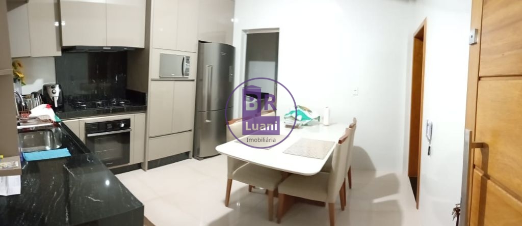 Lindo Sobrado no Jardim Colúmbia A: 3 Quartos (1 Suíte), Garagem para 3 Carros e Completo em Planejados - R$ 745.000,00