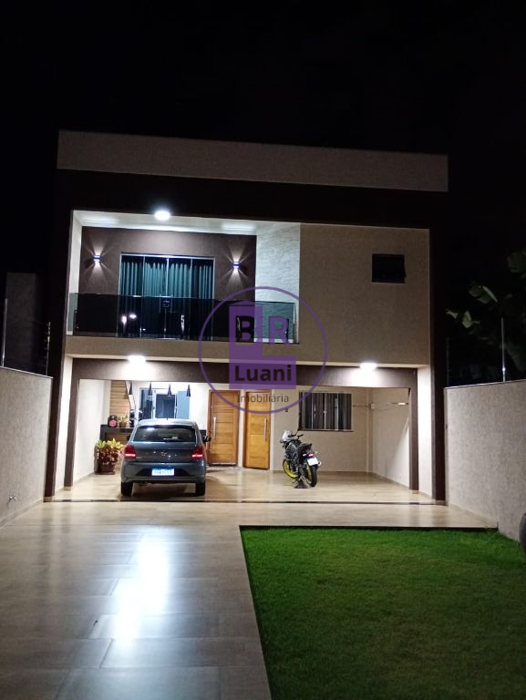Lindo Sobrado no Jardim Colúmbia A: 3 Quartos (1 Suíte), Garagem para 3 Carros e Completo em Planejados - R$ 745.000,00