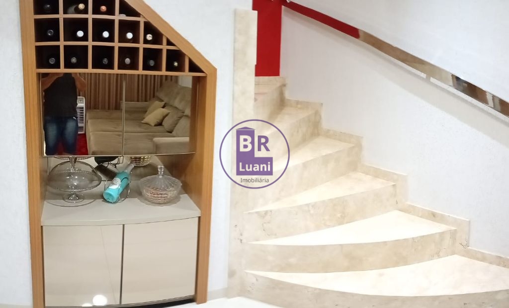Lindo Sobrado no Jardim Colúmbia A: 3 Quartos (1 Suíte), Garagem para 3 Carros e Completo em Planejados - R$ 745.000,00
