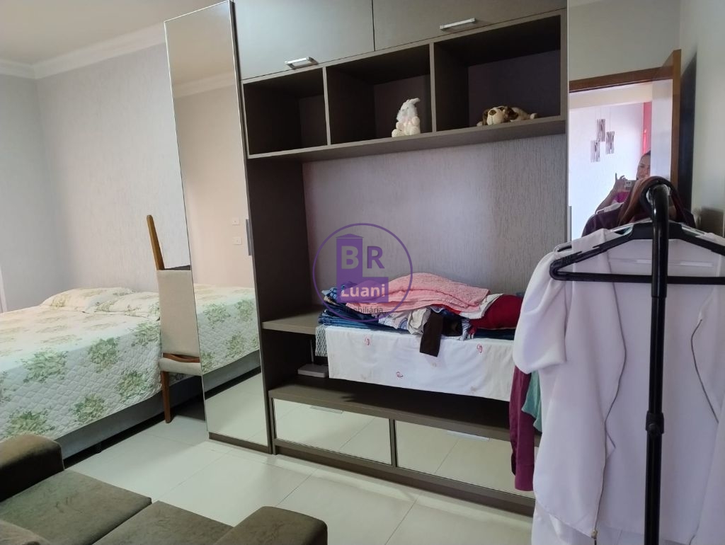 Lindo Sobrado no Jardim Colúmbia A: 3 Quartos (1 Suíte), Garagem para 3 Carros e Completo em Planejados - R$ 745.000,00