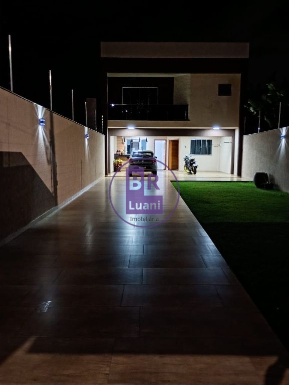 Lindo Sobrado no Jardim Colúmbia A: 3 Quartos (1 Suíte), Garagem para 3 Carros e Completo em Planejados - R$ 745.000,00