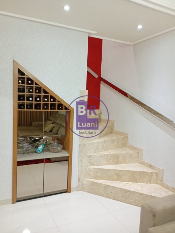 Lindo Sobrado no Jardim Colúmbia A: 3 Quartos (1 Suíte), Garagem para 3 Carros e Completo em Planejados - R$ 745.000,00
