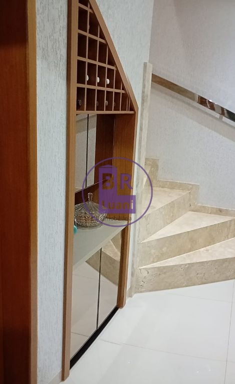 Lindo Sobrado no Jardim Colúmbia A: 3 Quartos (1 Suíte), Garagem para 3 Carros e Completo em Planejados - R$ 745.000,00