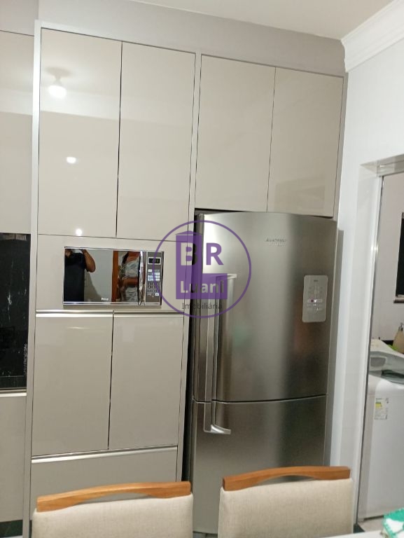 Lindo Sobrado no Jardim Colúmbia A: 3 Quartos (1 Suíte), Garagem para 3 Carros e Completo em Planejados - R$ 745.000,00