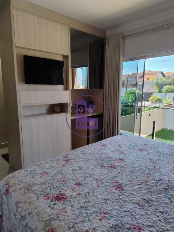 Lindo Sobrado no Jardim Colúmbia A: 3 Quartos (1 Suíte), Garagem para 3 Carros e Completo em Planejados - R$ 745.000,00