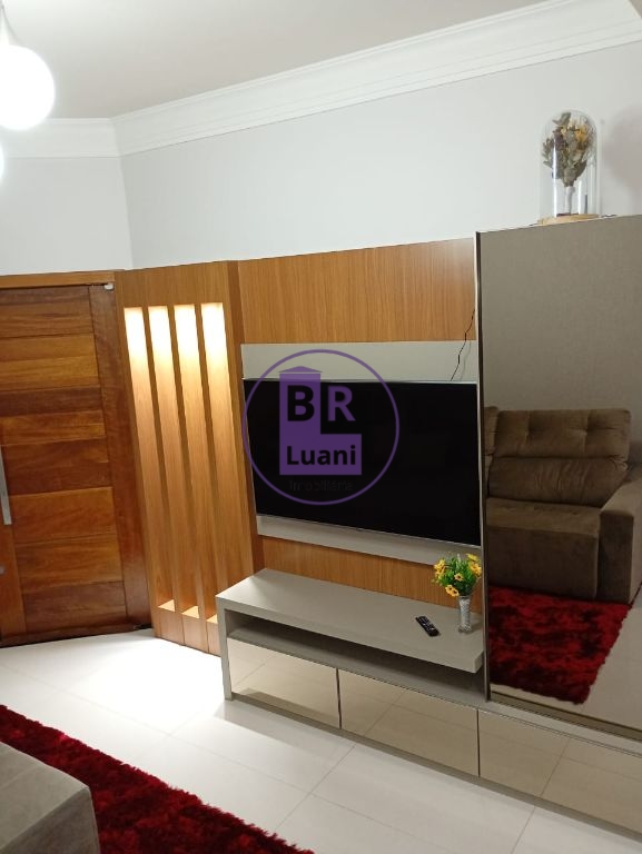 Lindo Sobrado no Jardim Colúmbia A: 3 Quartos (1 Suíte), Garagem para 3 Carros e Completo em Planejados - R$ 745.000,00