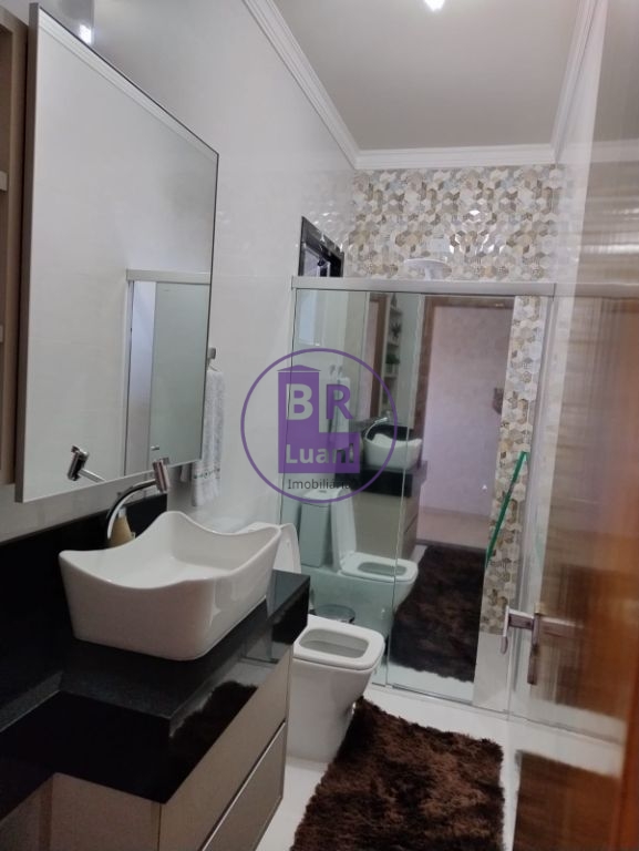 Lindo Sobrado no Jardim Colúmbia A: 3 Quartos (1 Suíte), Garagem para 3 Carros e Completo em Planejados - R$ 745.000,00