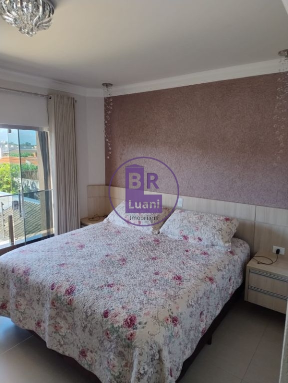 Lindo Sobrado no Jardim Colúmbia A: 3 Quartos (1 Suíte), Garagem para 3 Carros e Completo em Planejados - R$ 745.000,00