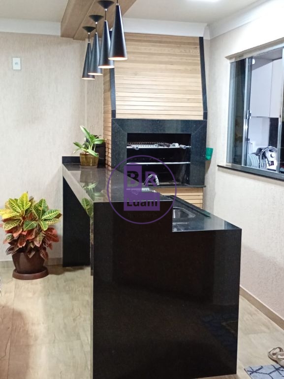 Lindo Sobrado no Jardim Colúmbia A: 3 Quartos (1 Suíte), Garagem para 3 Carros e Completo em Planejados - R$ 745.000,00