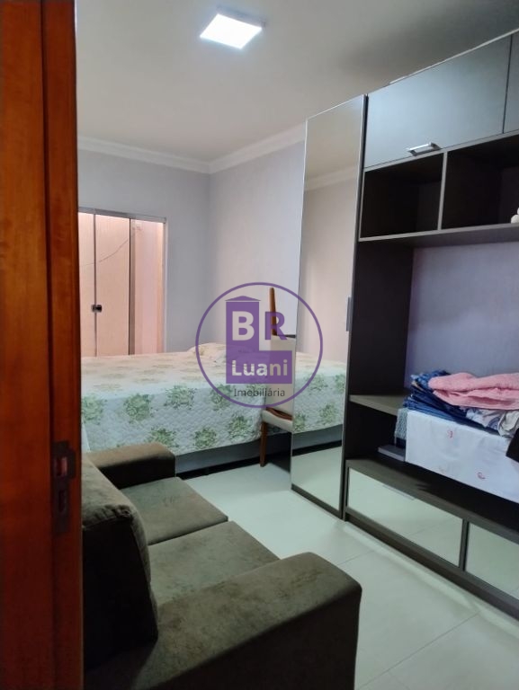 Lindo Sobrado no Jardim Colúmbia A: 3 Quartos (1 Suíte), Garagem para 3 Carros e Completo em Planejados - R$ 745.000,00