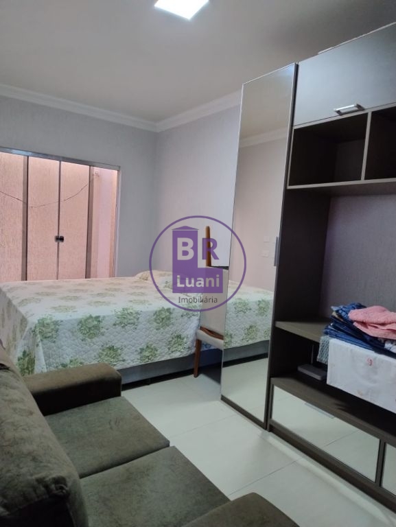 Lindo Sobrado no Jardim Colúmbia A: 3 Quartos (1 Suíte), Garagem para 3 Carros e Completo em Planejados - R$ 745.000,00