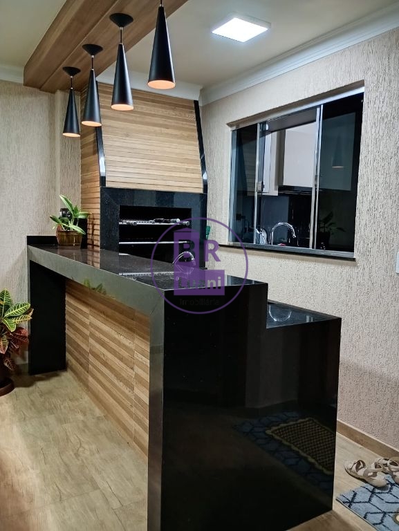 Lindo Sobrado no Jardim Colúmbia A: 3 Quartos (1 Suíte), Garagem para 3 Carros e Completo em Planejados - R$ 745.000,00
