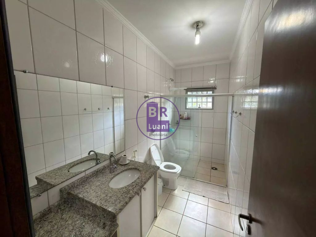 Chácara à venda com 2 suítes, piscina e área gourmet, em con