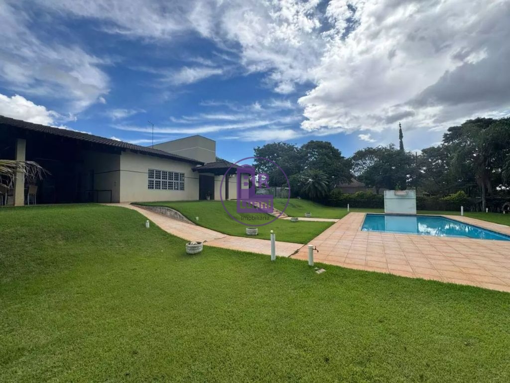 Chácara à venda com 2 suítes, piscina e área gourmet, em con
