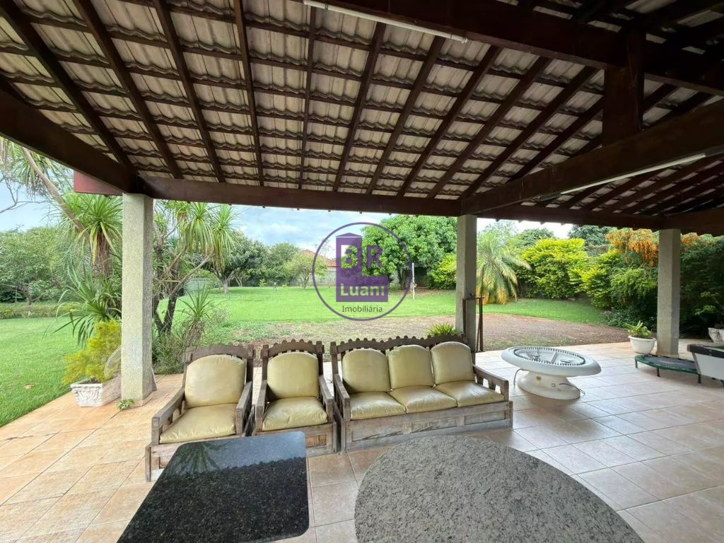 Chácara à venda com 2 suítes, piscina e área gourmet, em con