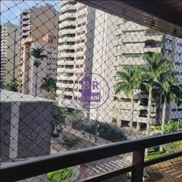 Apartamento à venda com 4 dormitórios sendo 3 suítes e 2 vagas de garagem no Edifício solar do Pioneiros.