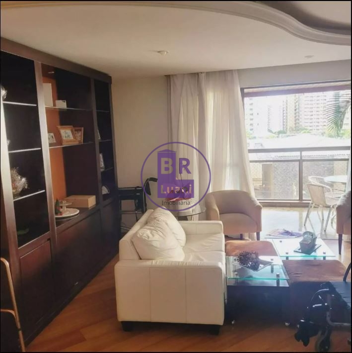 Apartamento à venda com 4 dormitórios sendo 3 suítes e 2 vagas de garagem no Edifício solar do Pioneiros.