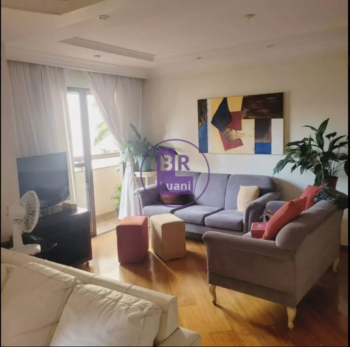 Apartamento à venda com 4 dormitórios sendo 3 suítes e 2 vagas de garagem no Edifício solar do Pioneiros.