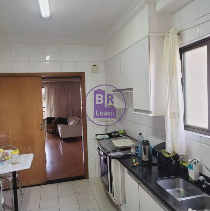 Apartamento à venda com 4 dormitórios sendo 3 suítes e 2 vagas de garagem no Edifício solar do Pioneiros.