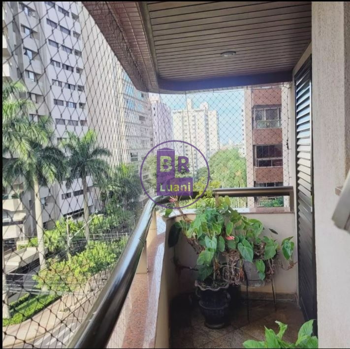 Apartamento à venda com 4 dormitórios sendo 3 suítes e 2 vagas de garagem no Edifício solar do Pioneiros.