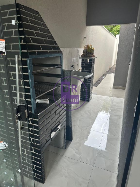 Casa térrea germinada nova com 3 dormitórios sendo 1 suíte -