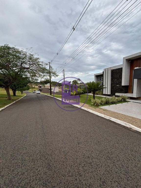 Terreno à venda no condomínio fechado com 728m²