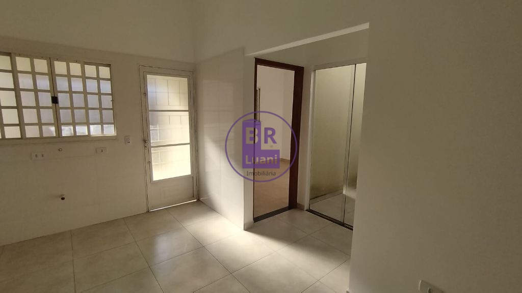 Casa no colúmbia com 3 quartos sendo 1 suite - cozinha e sal