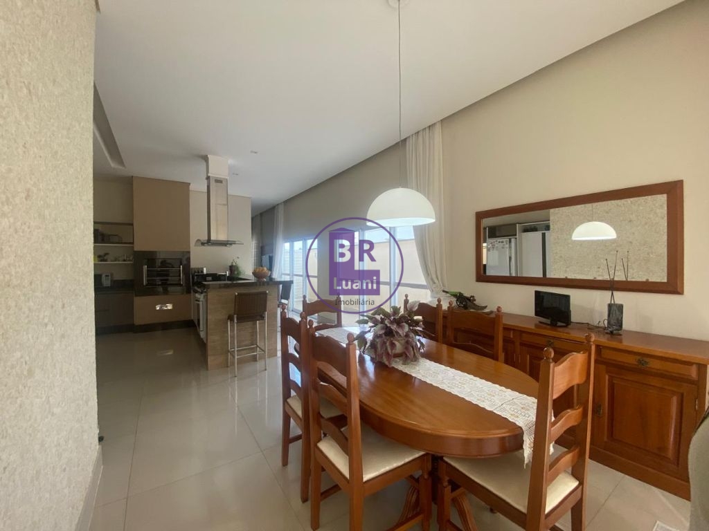 Casa terrea com 3 dormitorios sendo 1 suite e demi-suite