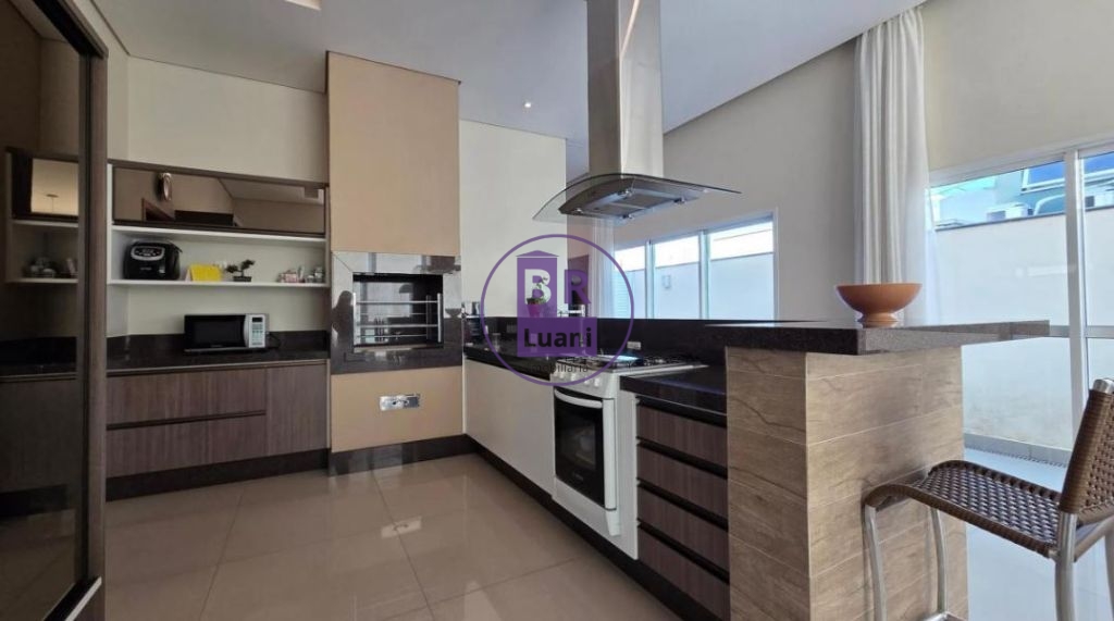 Casa terrea com 3 dormitorios sendo 1 suite e demi-suite