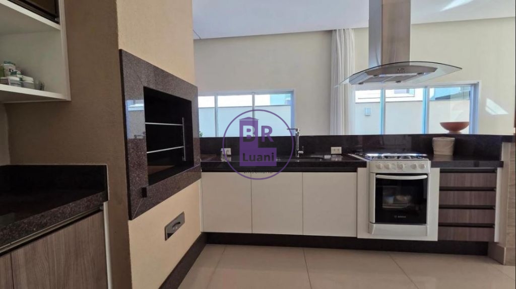 Casa terrea com 3 dormitorios sendo 1 suite e demi-suite