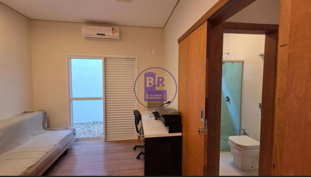 Casa terrea com 3 dormitorios sendo 1 suite e demi-suite