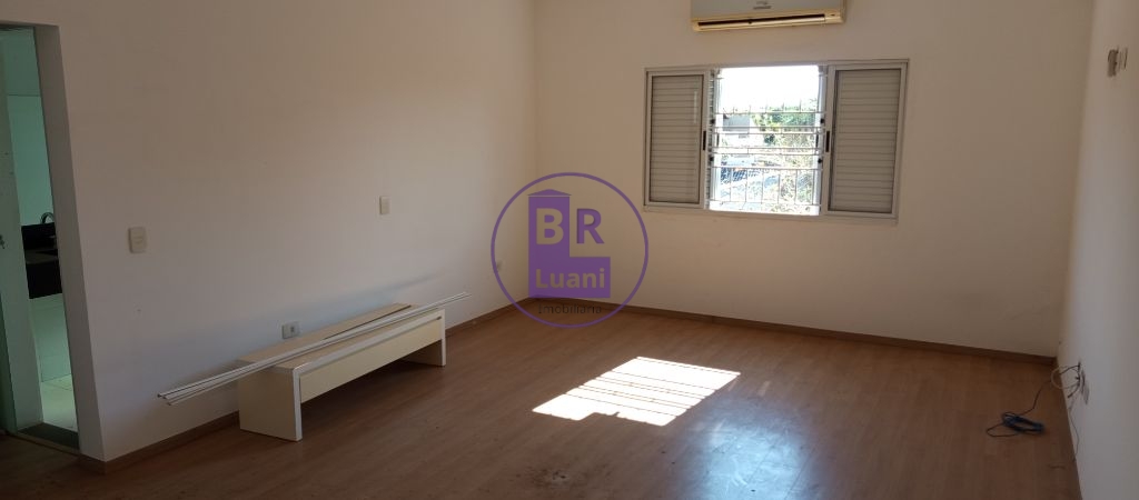 Linda Casa Alto Padrão no Jardim Tucanos 4 suítes 410m2 útil Fundos com Pomar