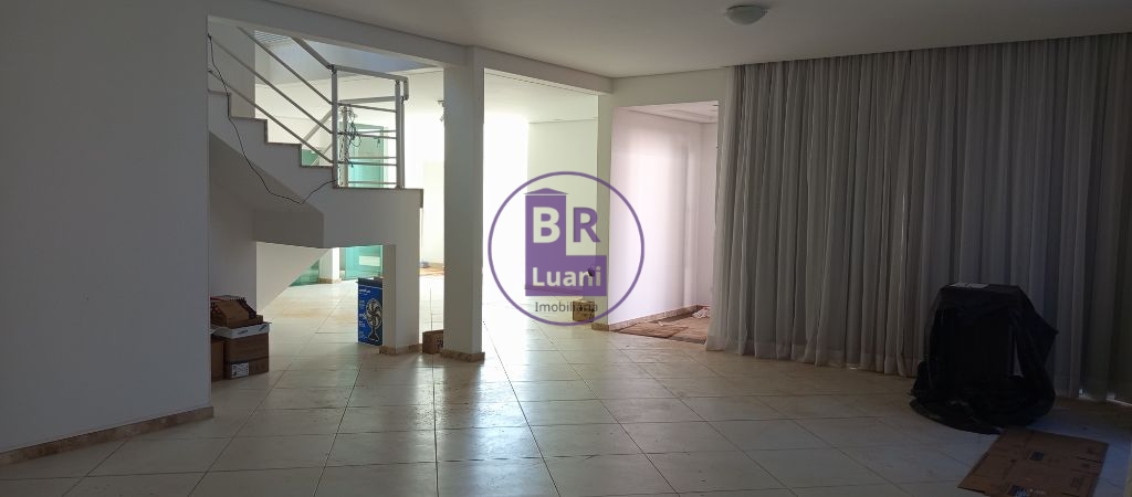 Linda Casa Alto Padrão no Jardim Tucanos 4 suítes 410m2 útil Fundos com Pomar