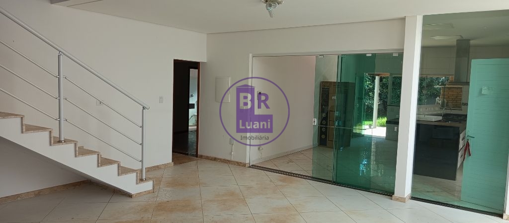 Linda Casa Alto Padrão no Jardim Tucanos 4 suítes 410m2 útil Fundos com Pomar