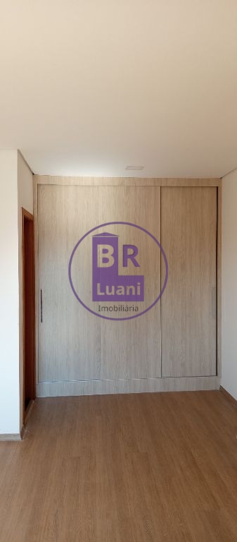 Linda Casa Alto Padrão no Jardim Tucanos 4 suítes 410m2 útil Fundos com Pomar