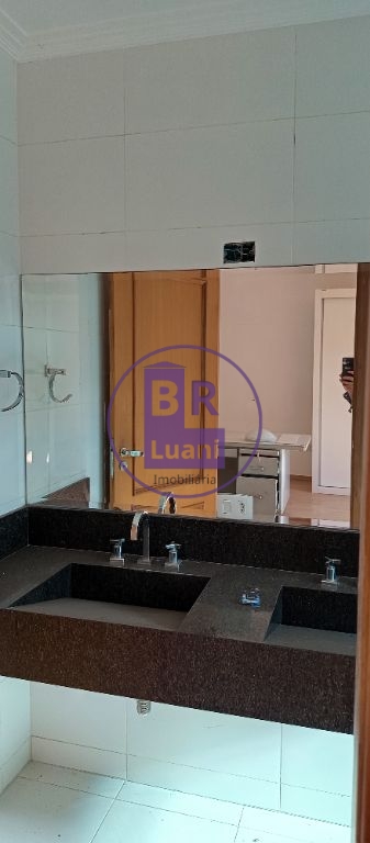 Linda Casa Alto Padrão no Jardim Tucanos 4 suítes 410m2 útil Fundos com Pomar