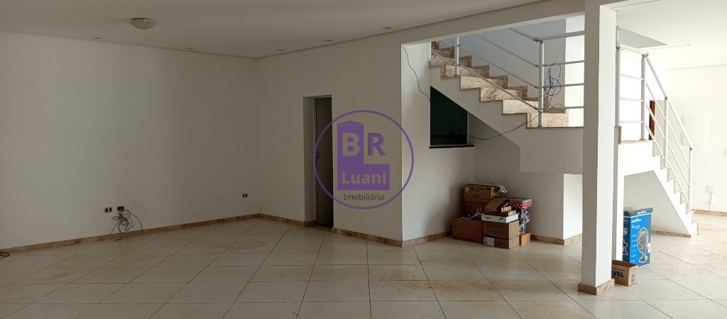 Linda Casa Alto Padrão no Jardim Tucanos 4 suítes 410m2 útil Fundos com Pomar